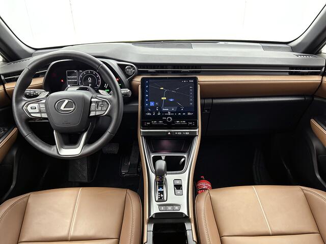 Lexus LBX Relax 2WD | BTW voertuig | Bruin Leder | Blind Spot Monitor | Elektrisch verstelbare bestuurdersstoel met geheugen | Navigatie | Apple CarPlay/Android Auto | Cruise Control Adaptive | Stoel+stuurverwar
