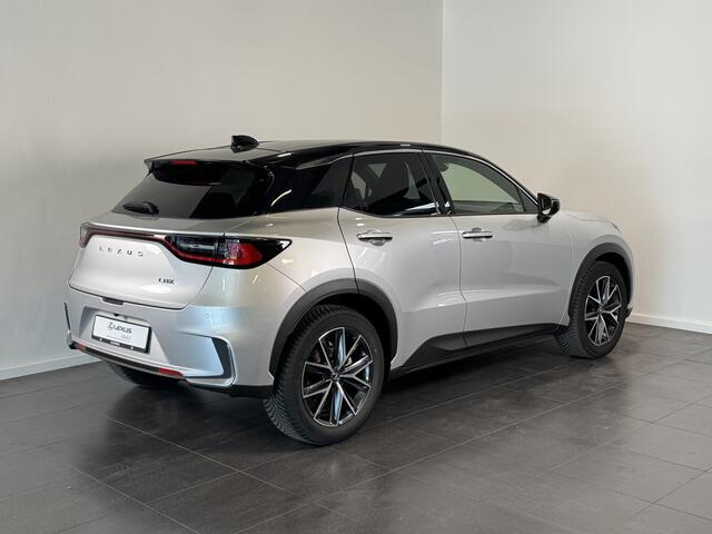 Lexus LBX Cool 2WD | CarPlay | Stoel/stuurverwarming | Dodehoek detectie |