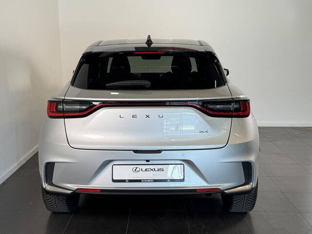 Lexus LBX Cool 2WD | CarPlay | Stoel/stuurverwarming | Dodehoek detectie |