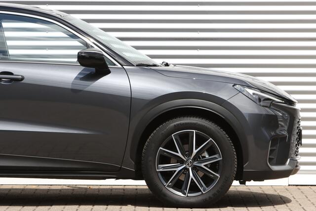 Lexus LBX Cool 2WD Two-Tone 7.581 Km!
