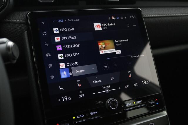 Lexus LBX 1.5 2WD | Comfort & Safety Pack | Stoelverwarming