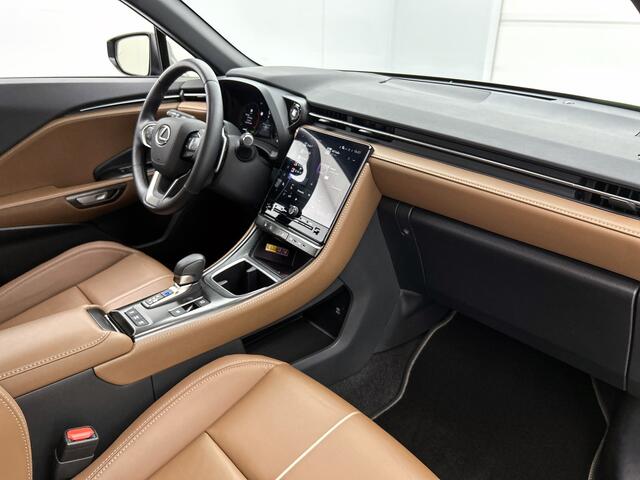 Lexus LBX Relax 2WD Advanced Pack | BTW voertuig | Mark Levinson | Bruin Leder | Memory Seat | Stoel+Stuurverwarming | Head-Up Display | Blind Spot Monitor | Full LED Adaptive | Elektrische achterklep |