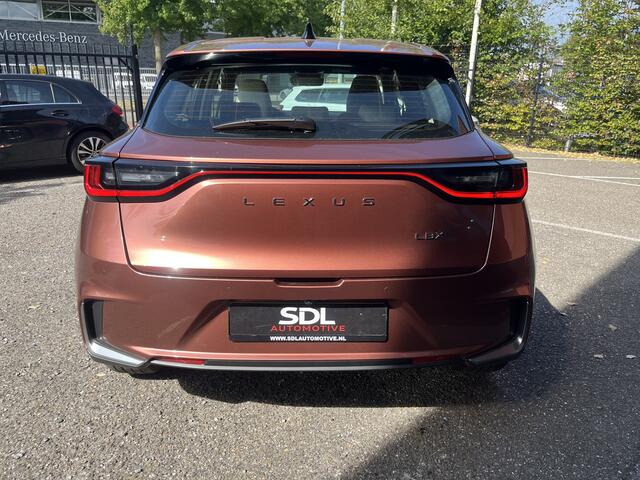 Lexus LBX 1.5 Elegant 2WD // ADAPT. CRUISE // KEYLESS // LEDER // DODEHOEK // CAMERA+SENSOREN // STUUR+STOELVERWARMING // ELEK. ACHTERKLEP //