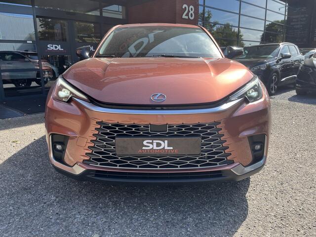 Lexus LBX 1.5 Elegant 2WD // ADAPT. CRUISE // KEYLESS // LEDER // DODEHOEK // CAMERA+SENSOREN // STUUR+STOELVERWARMING // ELEK. ACHTERKLEP //