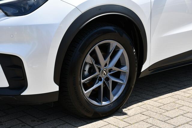 Lexus LBX Business Line 2WD Limited Automaat 136pk | Dodehoekdetectie | Stoelverwarming | Draadloze telefoonlader |