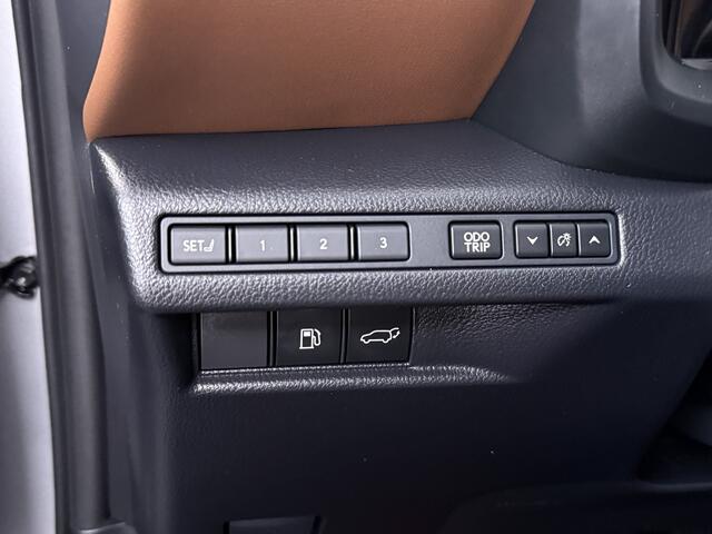 Lexus LBX 1.5 Relax 2WD | Advanced Pack |