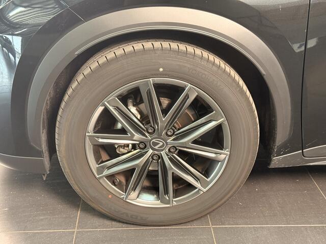 Lexus LBX Elegant 2WD | Stuur / Stoelverwarming | Dodehoekdetectie |