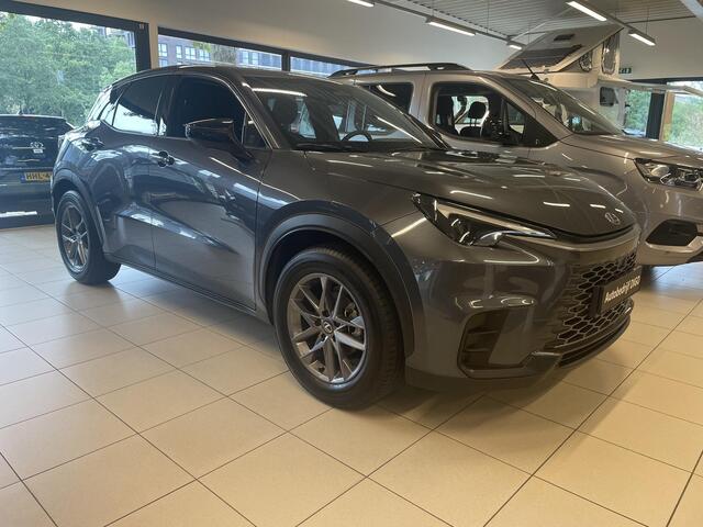 Lexus LBX 1.5 Business Line 2WD | Dodehoek detectie | Stuur- & Stoelverwarming | Navigatie | Parkeersensoren