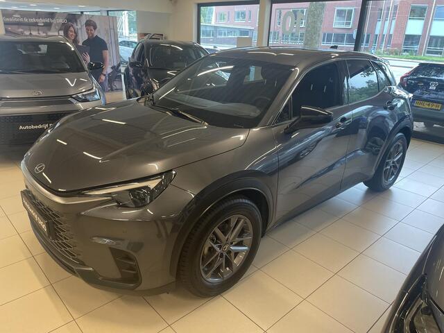 Lexus LBX 1.5 Business Line 2WD | Dodehoek detectie | Stuur- & Stoelverwarming | Navigatie | Parkeersensoren