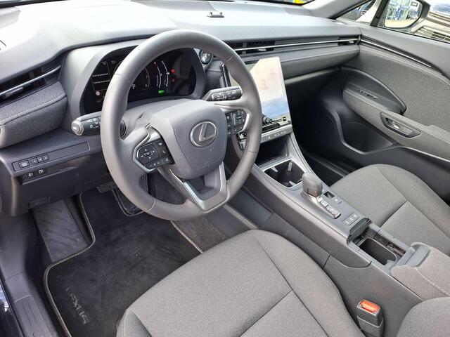 Lexus LBX 1.5 Business Line 2WD | CarPlay | Cruise Adpt. | Camera |