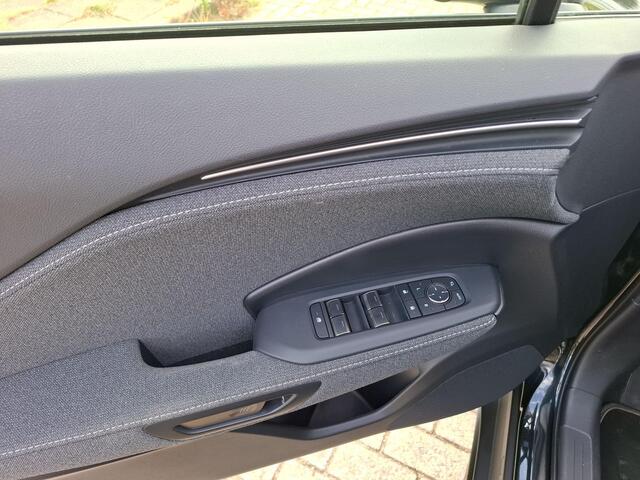 Lexus LBX 1.5 Business Line 2WD | CarPlay | Cruise Adpt. | Camera |