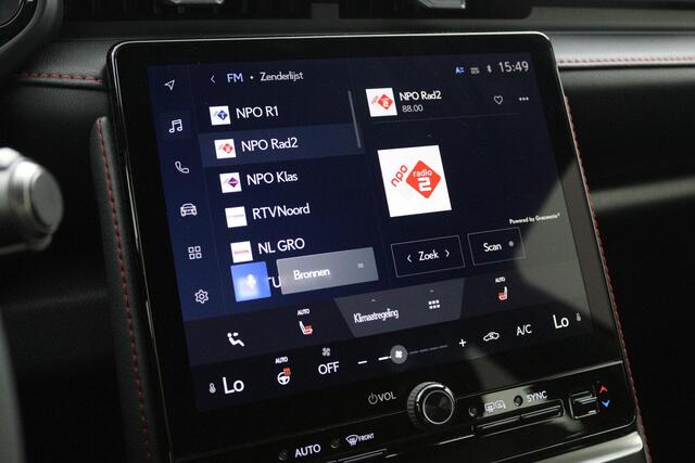 Lexus LBX 1.5 Elegant 2WD | Trekhaak | 18 Inch Lichtmetalen velgen | Blind Spot monitor | Lederen bekleding