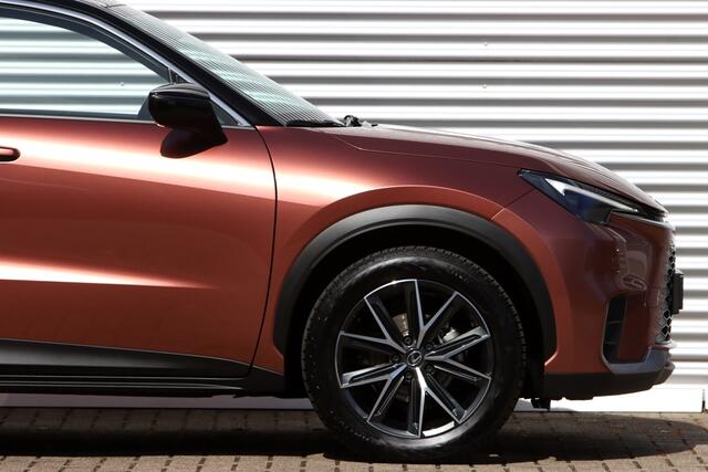 Lexus LBX Cool 2WD Two-Tone 5.097 Km!