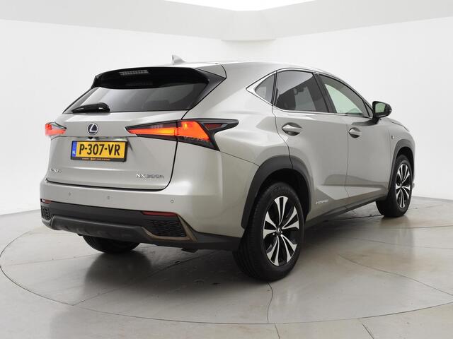 Lexus NX 300h AWD F SPORT LINE + PANORAMA / ADAPTIVE CRUISE / LEDER / CAMERA