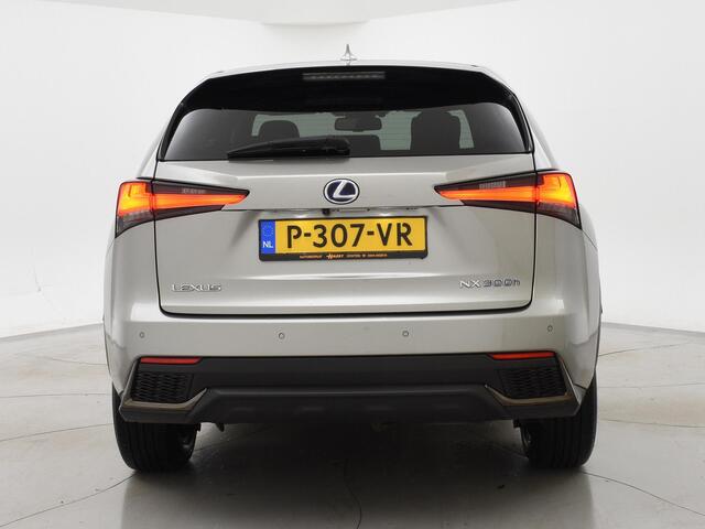 Lexus NX 300h AWD F SPORT LINE + PANORAMA / ADAPTIVE CRUISE / LEDER / CAMERA