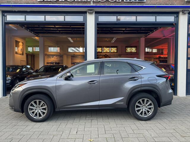 Lexus NX 300h AWD Business Line LEDER/NAVI/CAMERA