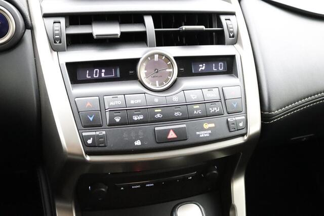 Lexus NX 300h AWD Business Line Pro | Dealeronderhouden | Parkeersensoren | Lederen bekleding