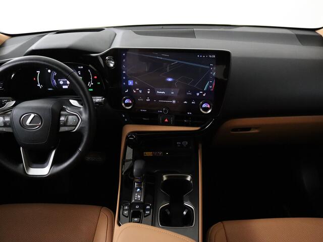 Lexus NX 450h+ AWD President Line | Mark Levinson | Naviagtie | Stoel en stuurwiel verwarmd | LM velgen | 360 Camera | Leder | Elektrisch verstelbare stoel(en) met geheugen |