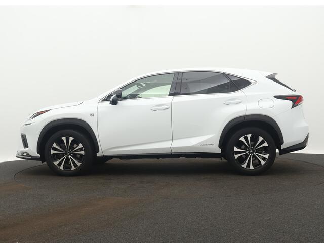Lexus NX 300h F-Sport Limited | Navigatie | Camera | Parkeersensoren | Stoelverwarming | Draadloze telefoonlader | Cruise Control Adaptief | Panoramadak |