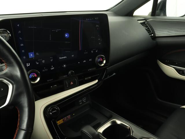 Lexus NX 450h+ Executive Limited | 20" LM Velgen | Head-up Display | Stoeverwarming/-Verkoeling | Stuurverwarming | Trekhaak | 360 Camera | Stoelgeheugen |