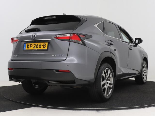 Lexus NX 300h AWD Luxury Line | Leder | Stoelverwarming | Elektrisch bedienbare achterklep | Elektrische stoelverstelling | Lexus Navigatie |
