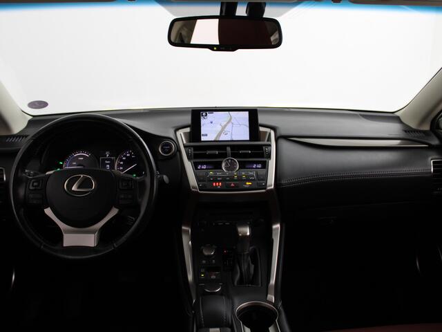 Lexus NX 300h AWD Luxury Line | Leder | Stoelverwarming | Elektrisch bedienbare achterklep | Elektrische stoelverstelling | Lexus Navigatie |