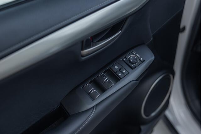 Lexus NX 300h AWD Luxury Edition | Panoramadak | Carplay | Stoelverwarming |