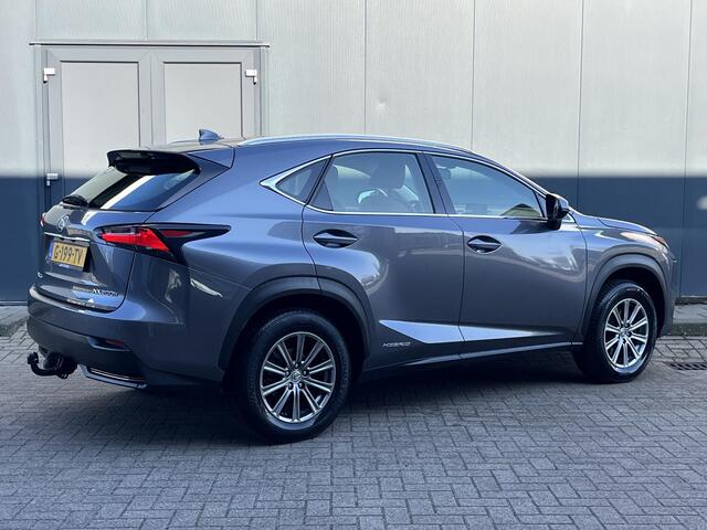 Lexus NX 300h AWD Business Line Automaat / Trekgewicht 1.500 kg / Trekhaak / Stoelverwarming / Cruise Control / Achteruitrij camera / DAB / Climate Control / Bluetooth / Lederen Bekleding