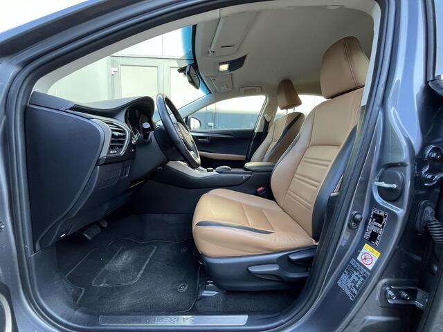 Lexus NX 300h AWD Business Line Automaat / Trekgewicht 1.500 kg / Trekhaak / Stoelverwarming / Cruise Control / Achteruitrij camera / DAB / Climate Control / Bluetooth / Lederen Bekleding