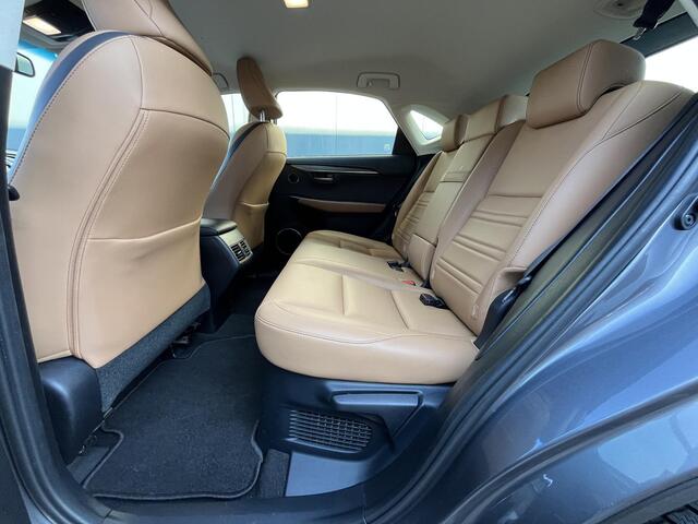 Lexus NX 300h AWD Business Line Automaat / Trekgewicht 1.500 kg / Trekhaak / Stoelverwarming / Cruise Control / Achteruitrij camera / DAB / Climate Control / Bluetooth / Lederen Bekleding
