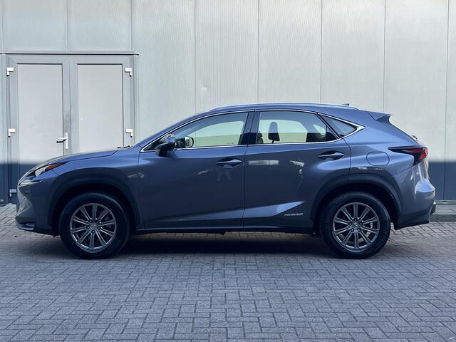 Lexus NX 300h AWD Business Line Automaat / Trekgewicht 1.500 kg / Trekhaak / Stoelverwarming / Cruise Control / Achteruitrij camera / DAB / Climate Control / Bluetooth / Lederen Bekleding