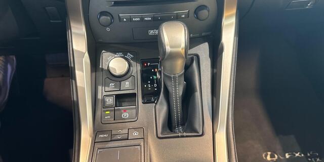 Lexus NX 300h AWD President Line | Navigatie | Memory seats | Stoel verwarming en koeling | Head up Display | Trekhaak |