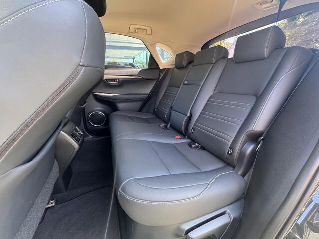 Lexus NX 300h Edition 30 Draadloze telefoonlader | Dealer Onderhouden | Fabrieksgarantie t/m 2031
