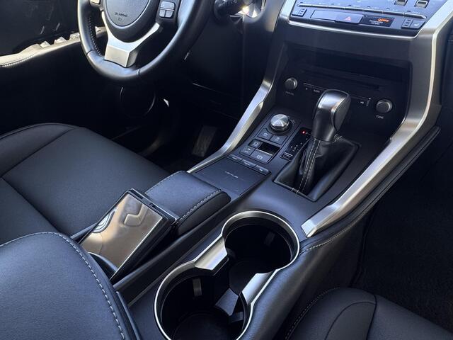 Lexus NX 300h Edition 30 Draadloze telefoonlader | Dealer Onderhouden | Fabrieksgarantie t/m 2031