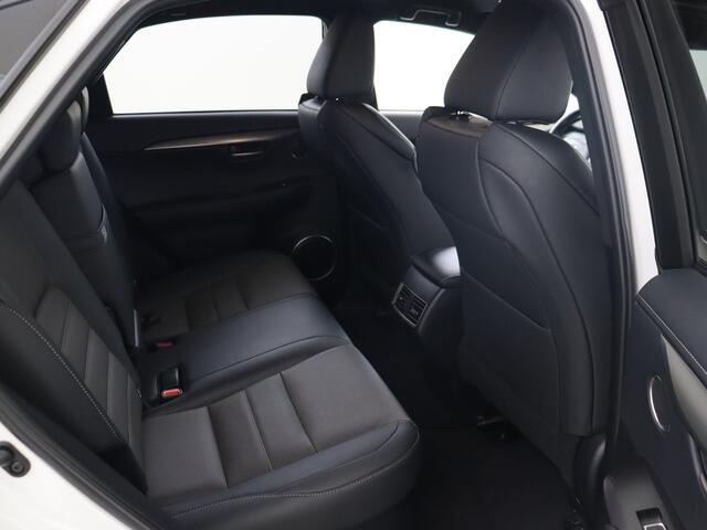 Lexus NX 300h AWD F-Sport | Premium Navigatie | Stoelverwarming | Apple Carplay & Android Auto |