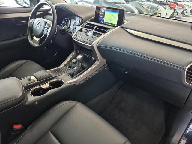 Lexus NX 300h AWD | Getint glas | Lederen bekleding | Volledige historie | Navigatiesysteem
