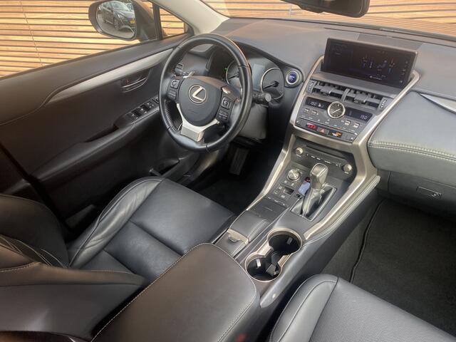 Lexus NX 300h AWD Luxury Edition Panoramadak / Lederen bekleding / Navigatie