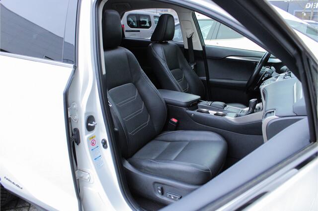 Lexus NX 300h AWD Luxury Line |dealer onderhouden|schuifdak|leder|Apple/Android|