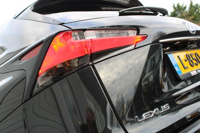 Lexus NX 300h AWD Luxury Line + Elektr.schuifkantel dak