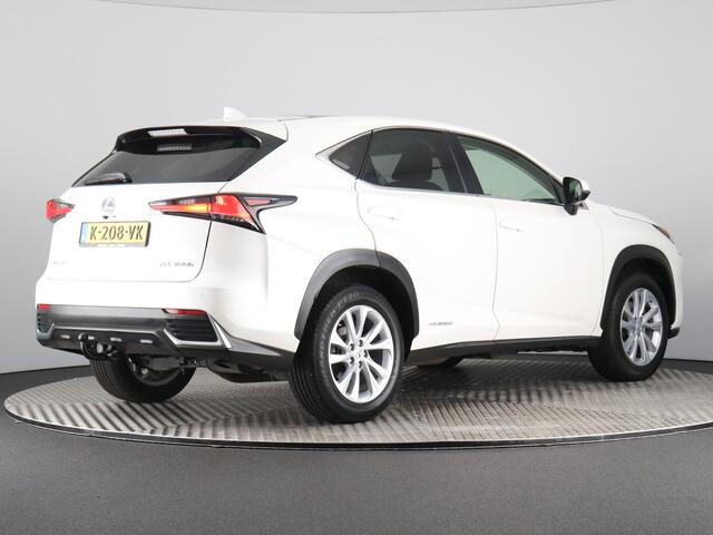 Lexus NX 300h AWD Luxury Line Parelmoer wit! (Afn. Trekhaak / Pano / ACC / Navi / Carplay)