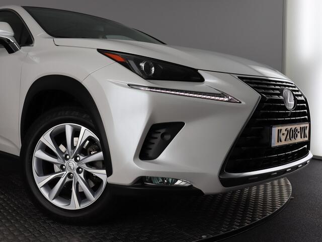 Lexus NX 300h AWD Luxury Line Parelmoer wit! (Afn. Trekhaak / Pano / ACC / Navi / Carplay)