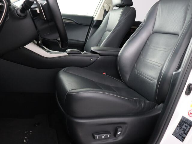 Lexus NX 300h AWD Luxury Line Parelmoer wit! (Afn. Trekhaak / Pano / ACC / Navi / Carplay)