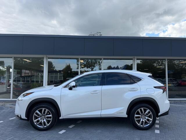 Lexus NX 300h AWD Luxury Line LEDER,CLIMA,NAVI,PARELMOER