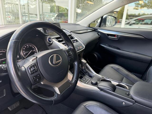Lexus NX 300h AWD Luxury Line LEDER,CLIMA,NAVI,PARELMOER