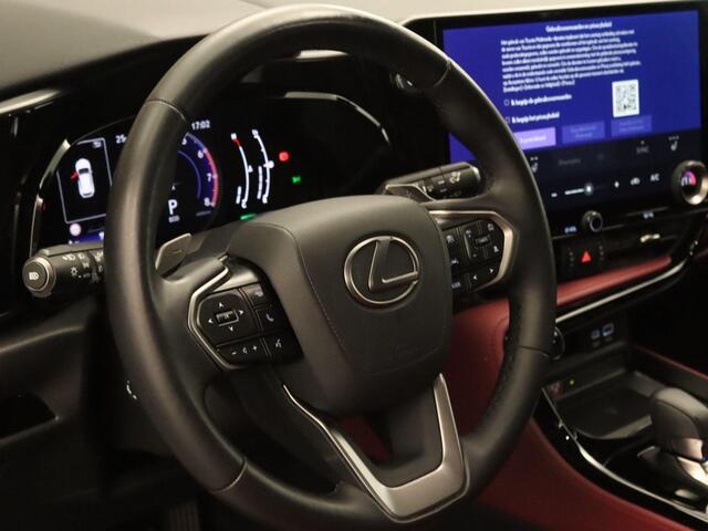 Lexus NX 350h AWD Luxury Line - ALARM KLASSE 3 - PARKEER SENSOREN VOOR EN ACHTER - DODEHOEK DETECTIE - KEYLESS ENRTY & START - STOEL EN STUUR VERWARMING - NAVIGATIE - APPLE CARPLAY/ANDROID AUTO