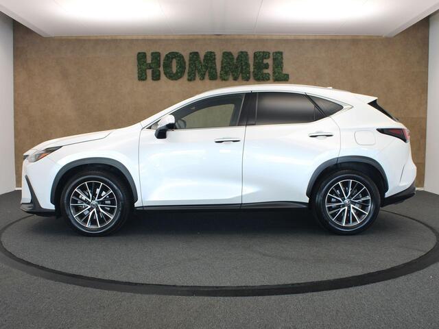 Lexus NX 350h AWD Luxury Line - ALARM KLASSE 3 - PARKEER SENSOREN VOOR EN ACHTER - DODEHOEK DETECTIE - KEYLESS ENRTY & START - STOEL EN STUUR VERWARMING - NAVIGATIE - APPLE CARPLAY/ANDROID AUTO