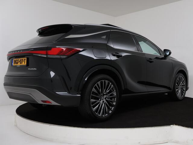 Lexus RX 450h+ Plug-in Hybrid President Line Limited | Elektrisch glazen panorama-dak | Parkeersensoren | Navigatie | 360 Camera | Stoel en stuurwiel verwarmd | LM velgen |