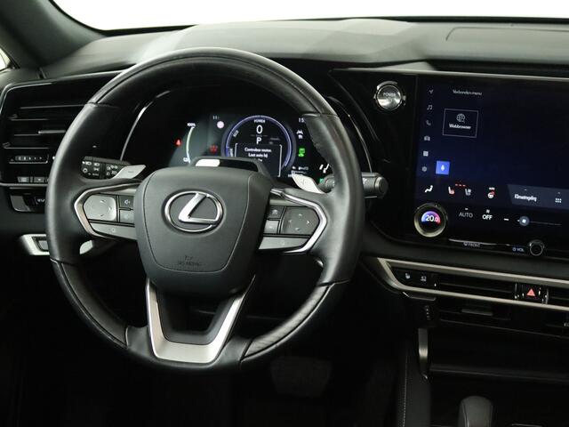 Lexus RX 450h+ Plug-in Hybrid President Line Limited | Elektrisch glazen panorama-dak | Parkeersensoren | Navigatie | 360 Camera | Stoel en stuurwiel verwarmd | LM velgen |