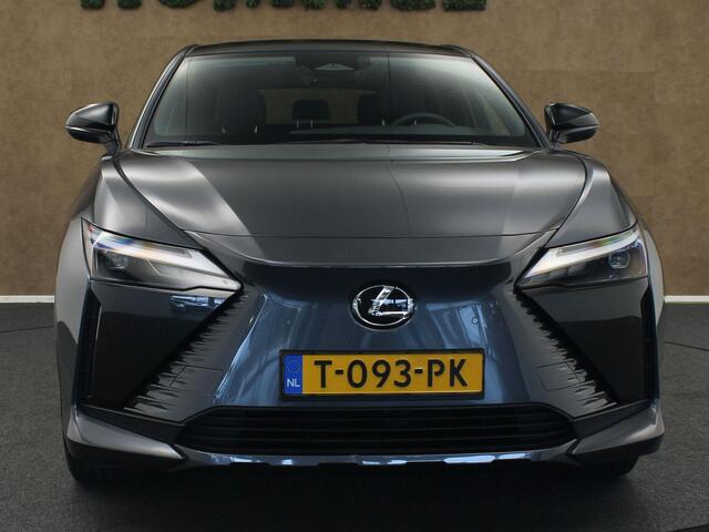 Lexus RZ 450e Executive Line 71 kWh - SOH 96,9 % !!!!- ORIGINEEL NEDERLANDSE AUTO - AFNEEMBARE TREKHAAK - TREKGEWICHT 750 KG - AFKOMSTIG VAN 1E EIGENAAR - 3 FASE - 2 LAADKABELS - LEDEREN BEKLEDING - BEIDE VOORSTOELEN ELEKTRISCH VERSTELBAAR - VOORSTOELEN VERWARMD -