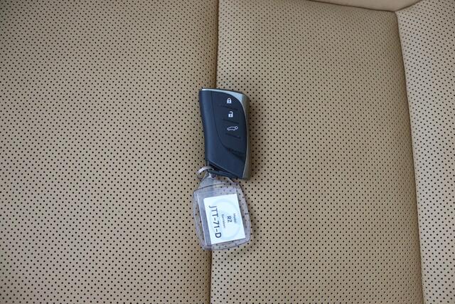 Lexus RZ 350e Luxury Line 77 kWh | Rondomzichtcamera | Infrarood verwarming | Lederen bekleding